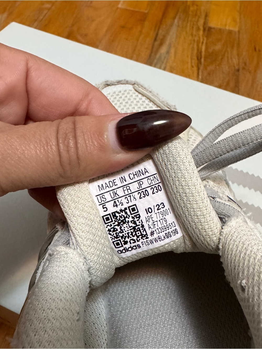 adidas Bad Bunny Response CL Shoe Box - White & Black - Picture 7 of 8
